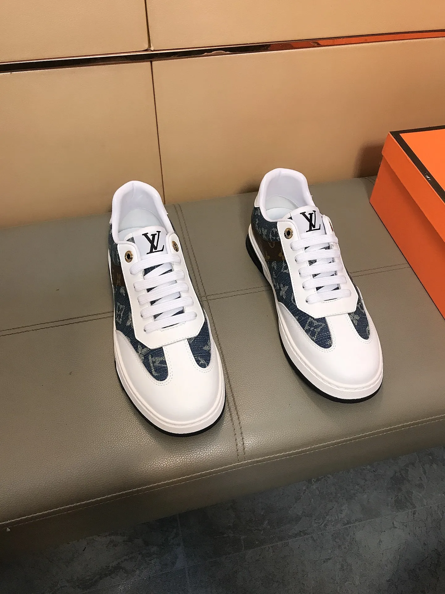 Factory price 400 💰👟👟Louis Vuitton LV ® 🆕New men's casual shoes, 🔛The upper is made of cowhide + brand printed leather splicing design, breathable lining + sheepskin feet, wear-resistant and non-slip outsole, a must-have for driving! Number: 38-44……